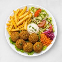15. Falafel Teller mit Pommes & Salat