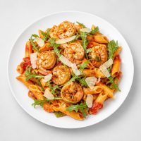61. Penne mit Tomatensauce und Garnelen